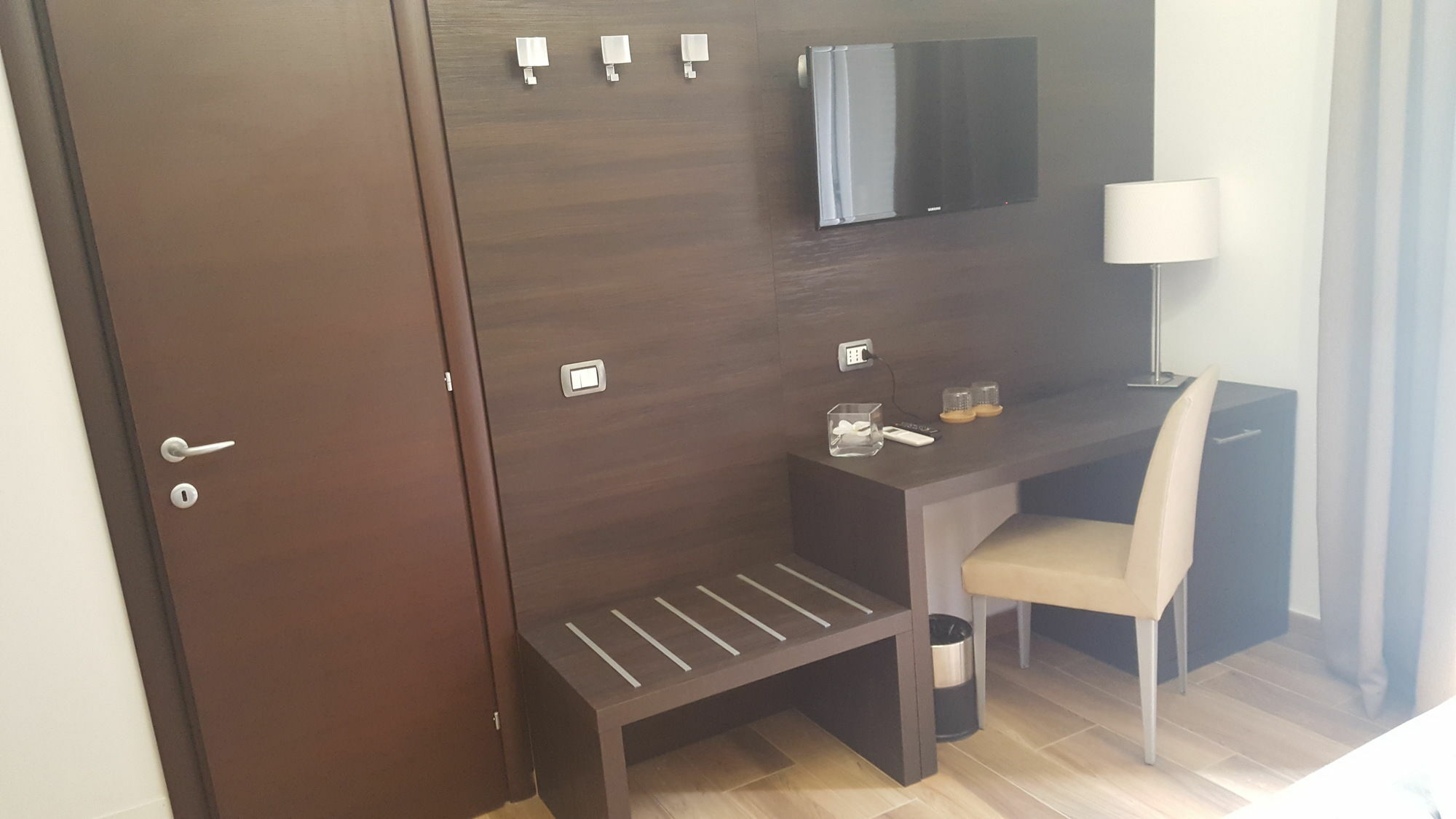 罗马 尤娜芬斯特拉苏蒙蒂旅馆酒店 外观 照片
